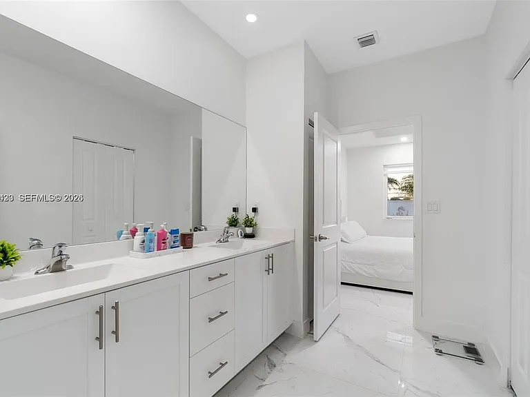 13305 SW 190th Ter — Photo 30