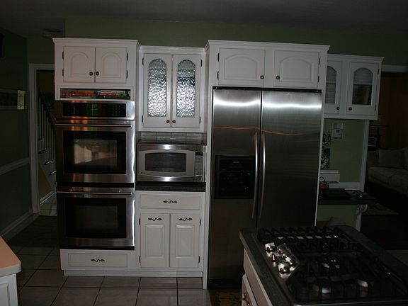 kitchen appliances,cabinets