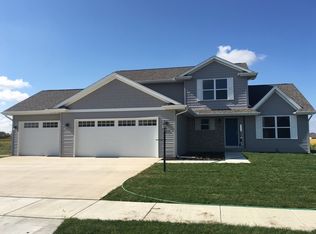104 Summerbrook Dr, Savoy, IL 61874