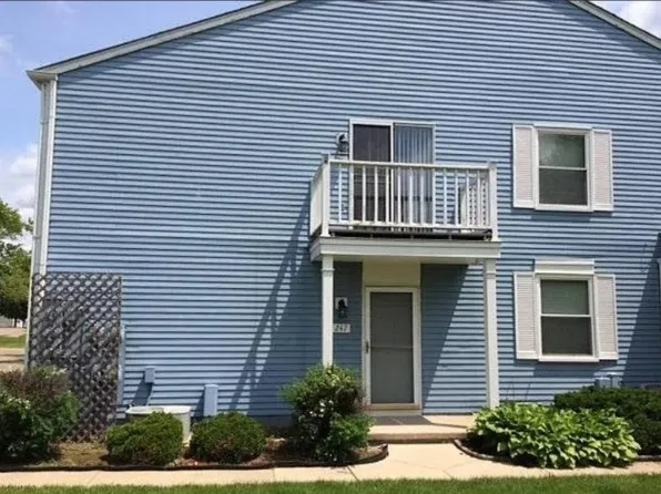 247 Aqueduct Dr, Walled Lake, MI