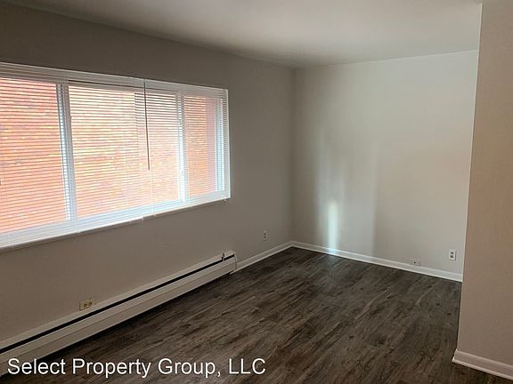 5th image of 1456 N Farwell Ave #5