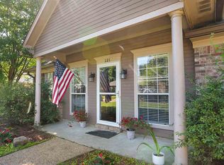 221 Chestnut Dr, Brandon, MS 39047