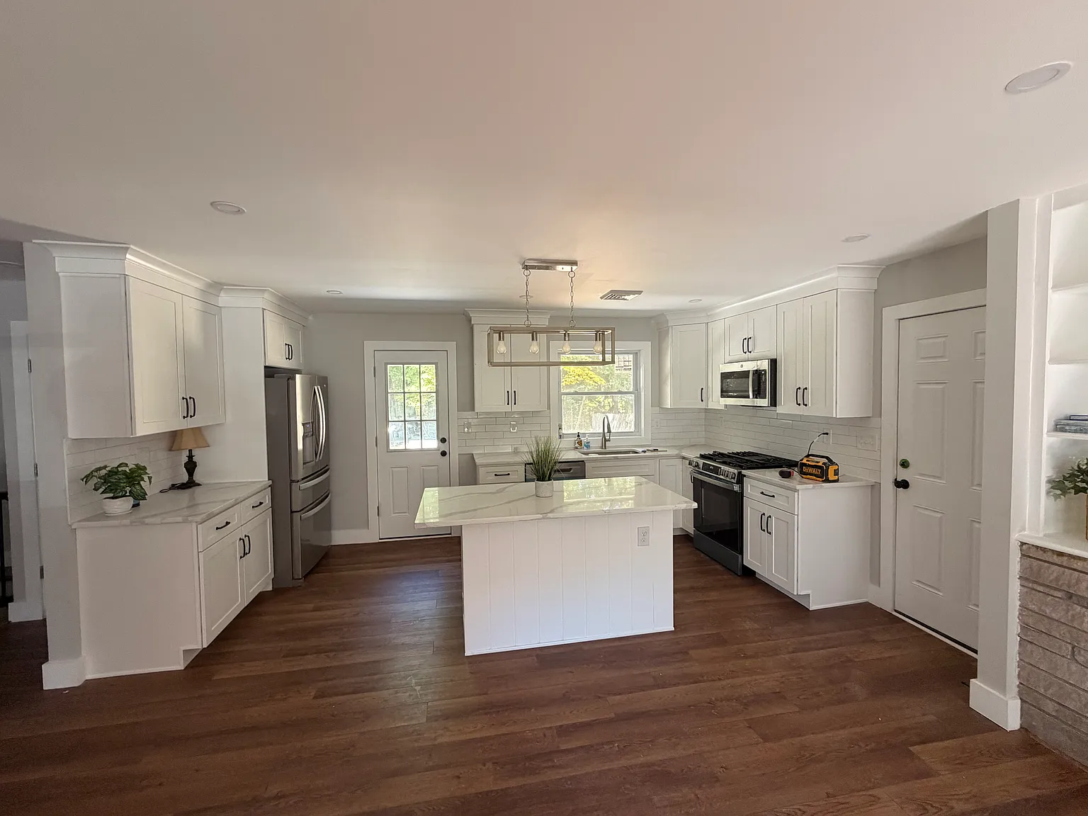 4 bed, 1800 sqft, $2,900 — Photo 2