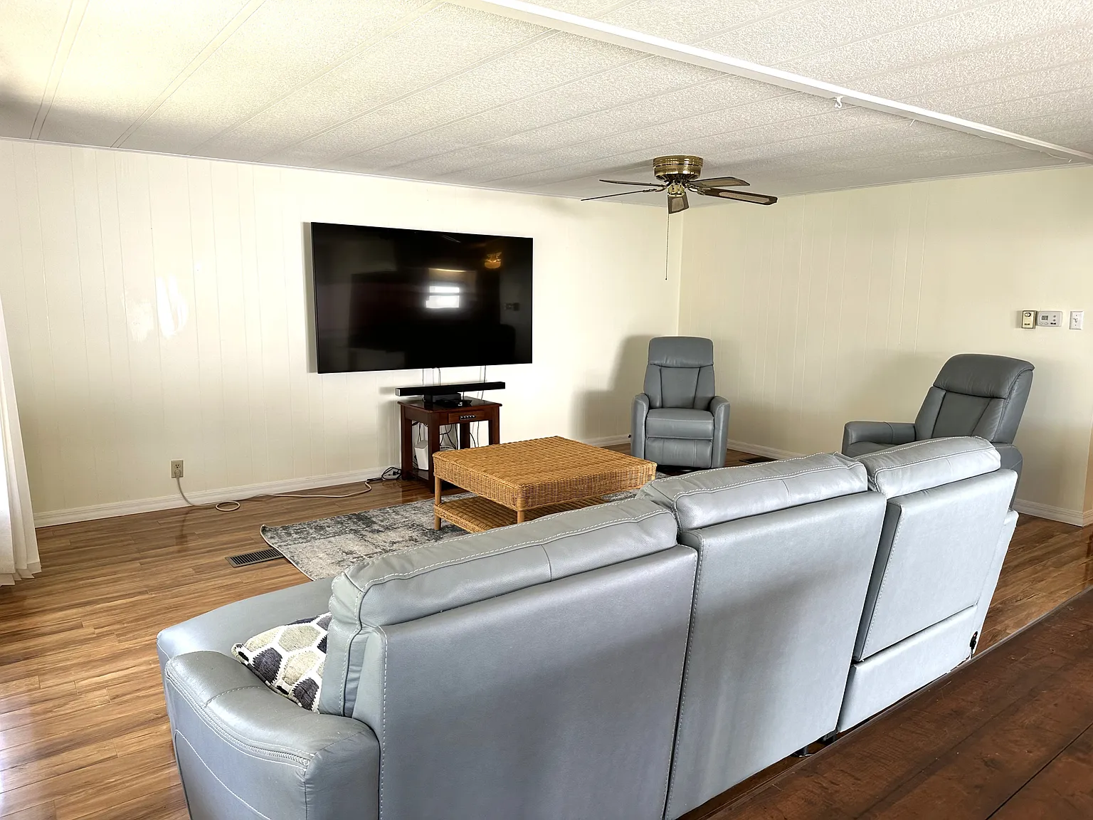 2 bed, 1319 sqft, $2,900 — Photo 3