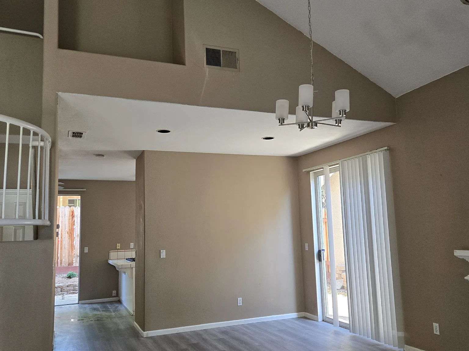 3 bed, 2.5 bath, 1577 sqft, $2,500 — Photo 2