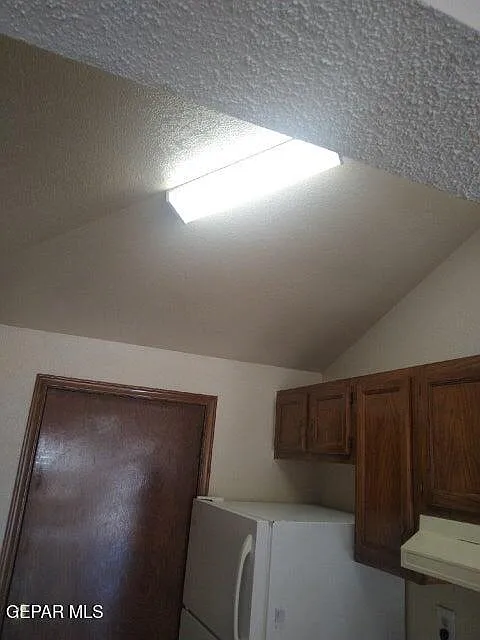 2 bed, 1.0 bath, 853 sqft, $1,095 — Photo 4