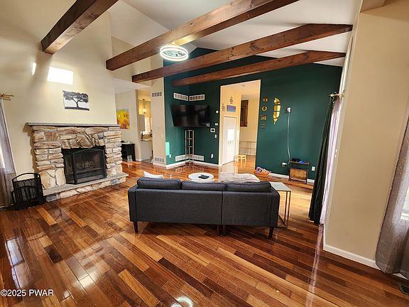 3rd image of 12044 Maplewood Dr