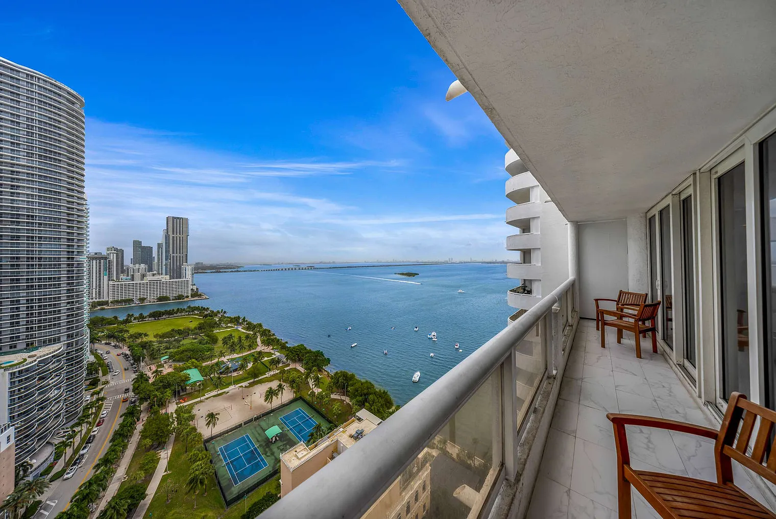 2 bed, 2.0 bath, 1485 sqft, $6,144 — Photo 4