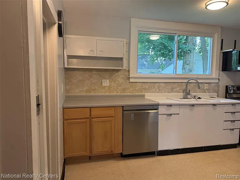 825 W Main St — Photo 12