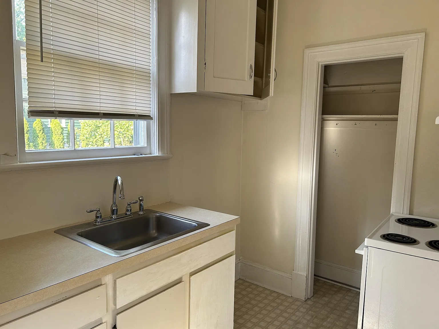 500 South Stewart Street - 1 — Photo 2