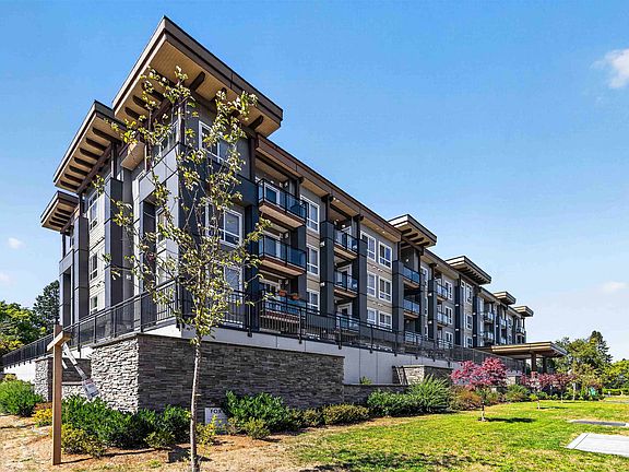 3rd image of 9450 Robson St #403