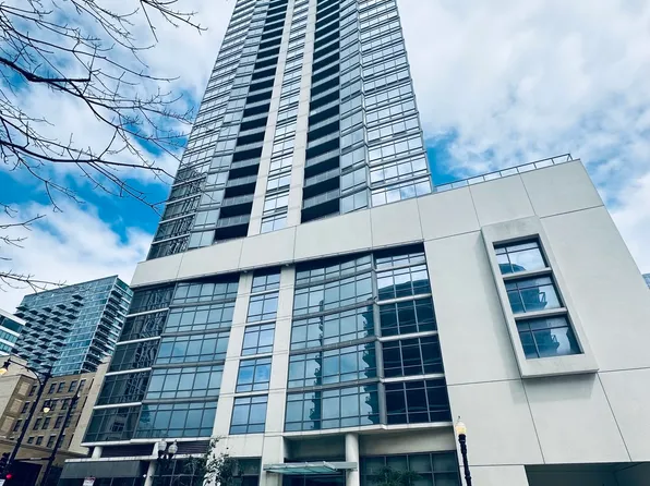 100 E 14th St APT 2409, Chicago, IL 60605