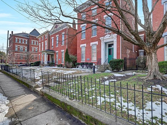 3rd image of 124 E Oak St APT 2