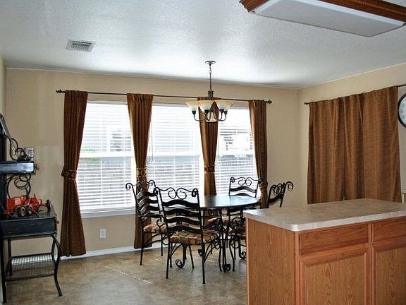 5th image of 410 Yellowwood Dr