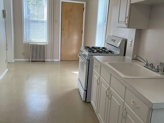5th image of 32 Wallis Ave #1