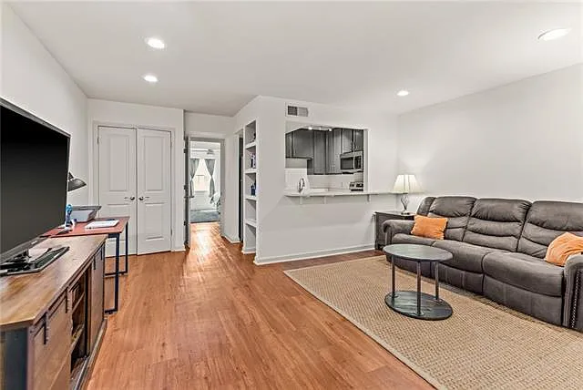 1765 Coliseum St #303 — Photo 12