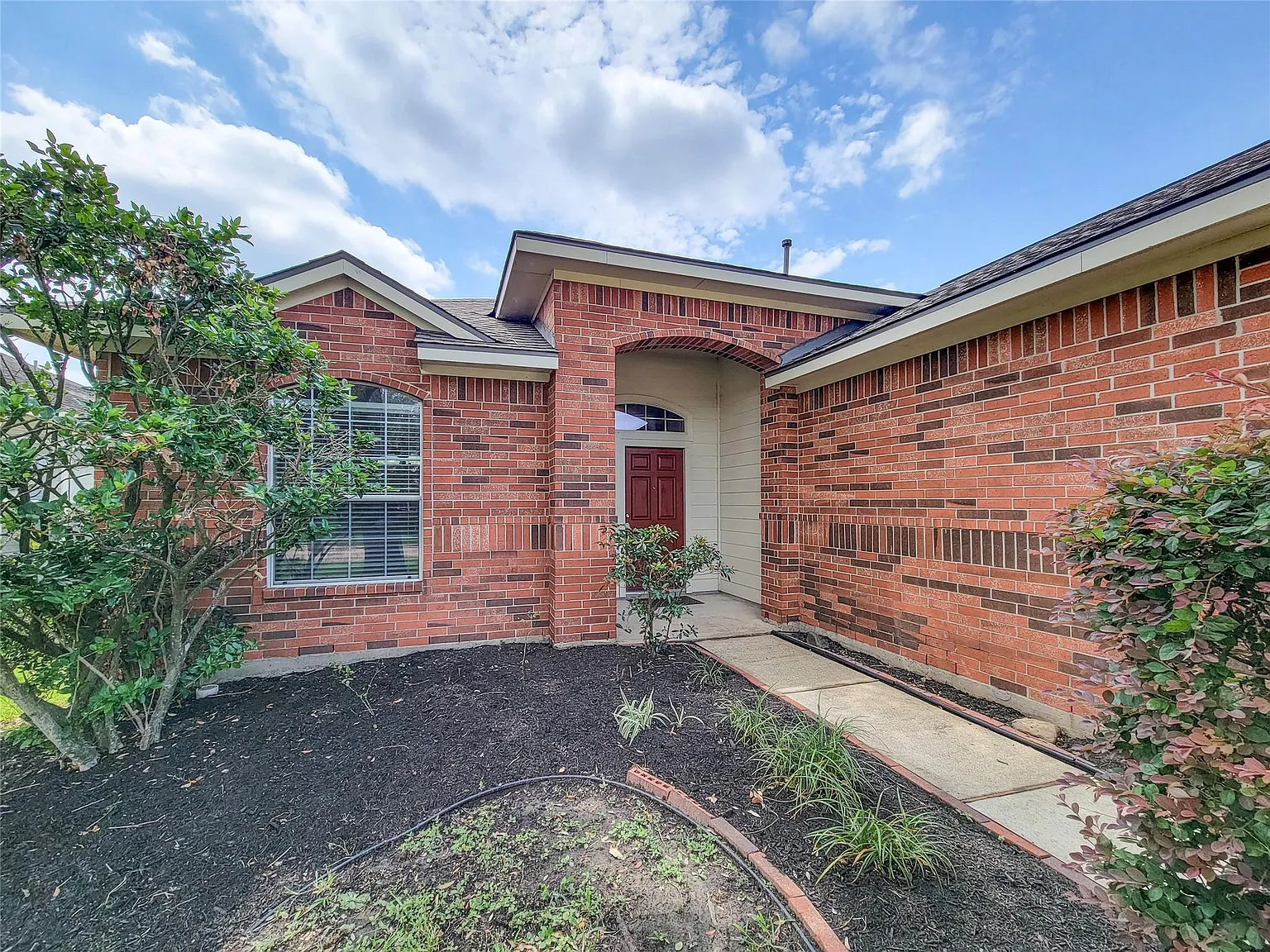 3 bed, 2.0 bath, 1804 sqft, $1,895 — Photo 3