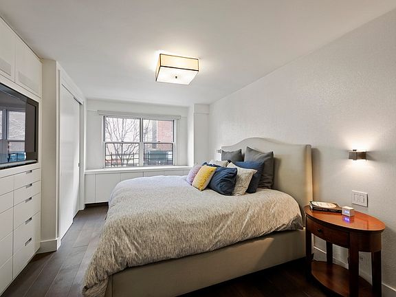 5th image of 300 E 71st St APT 2O