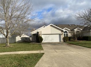 9 Yearling Ct, Charleston, IL 61920