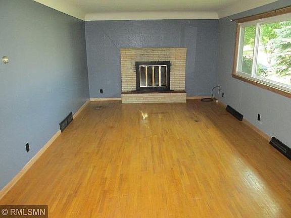 MF family rm w/fireplace