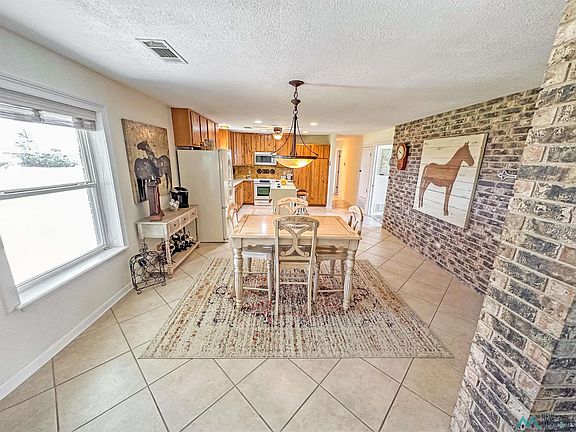 4th image of 72 W Blevins Rd