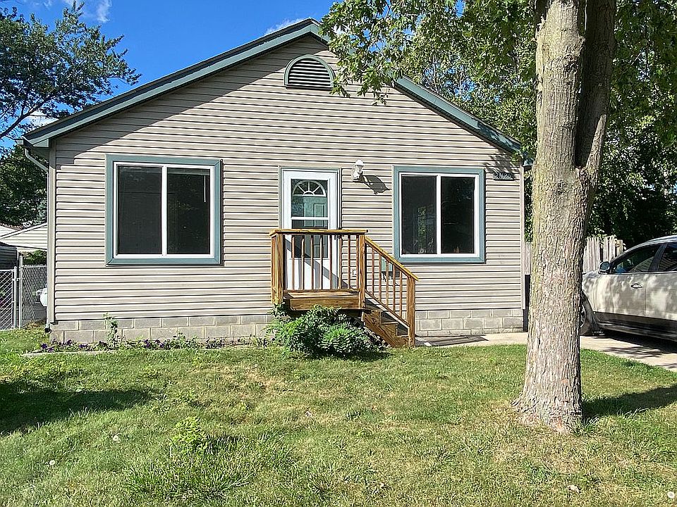 21125 Woodward St, photo 3