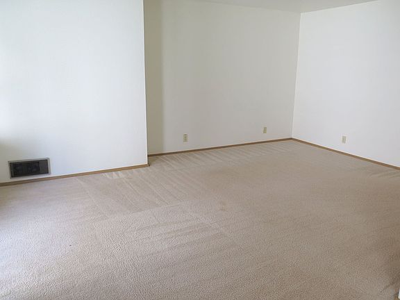 3rd image of 3232 21st Ave W APT 202