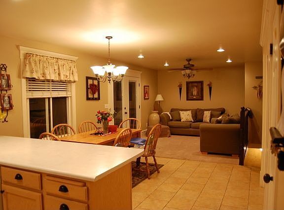 2nd image of 1038 E Murdock Dr