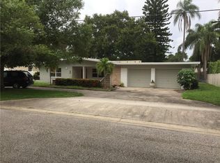 216 Garden Cir, Belleair, FL 33756