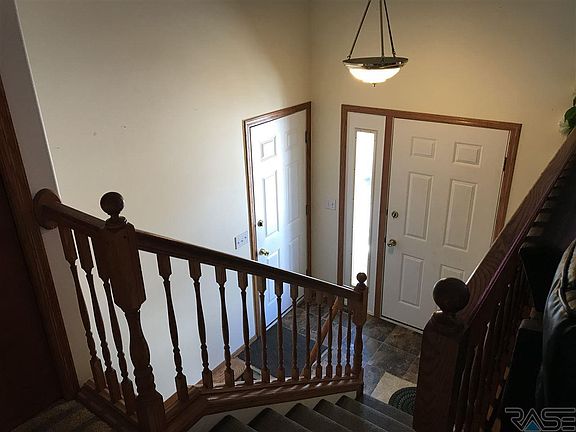 4th image of 504 N Providence Ln