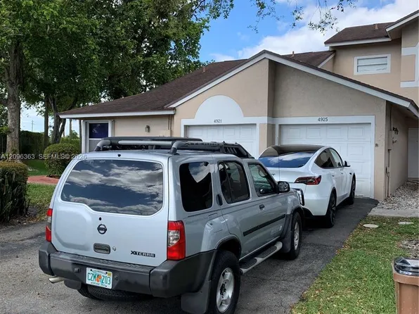 4925 W Lakes Dr, Deerfield Beach, FL 33442