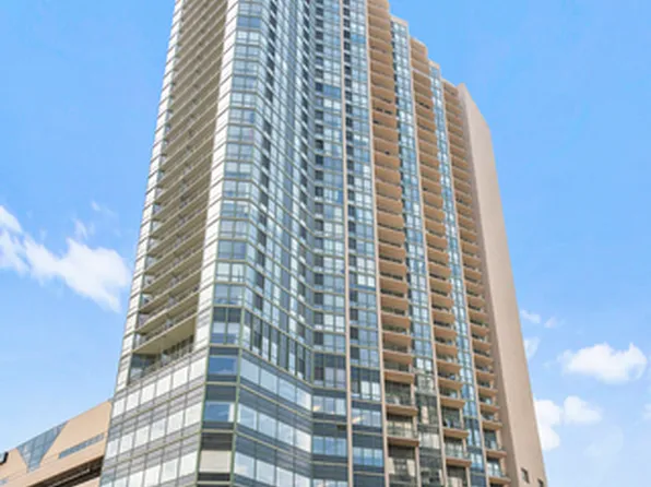 111 W Maple St APT 1211, Chicago, IL 60610