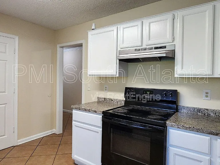2735 Stanton Woods Dr SE — Photo 7