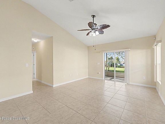 5th image of 573 Hollow Glen Dr