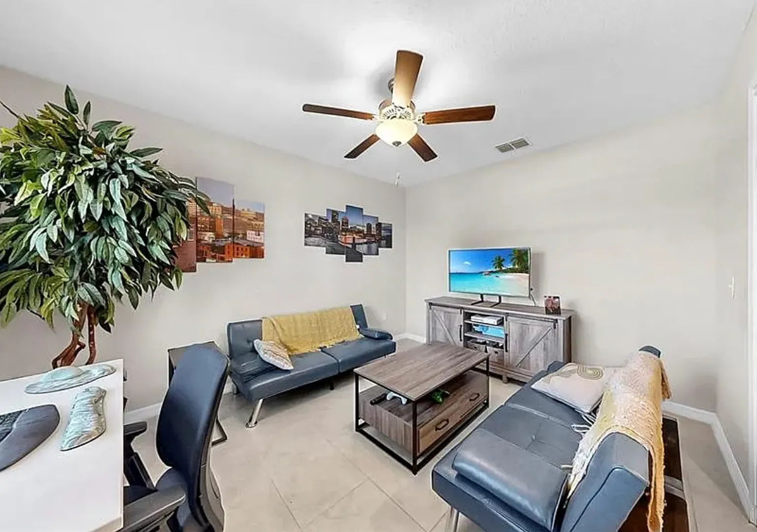 Beautiful 6BR with Amenities - Now Available! — Photo 3