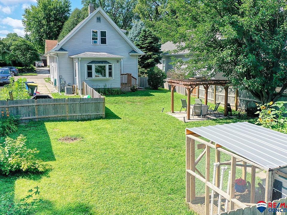 2722 Everett St, Lincoln, NE 68502 | Zillow