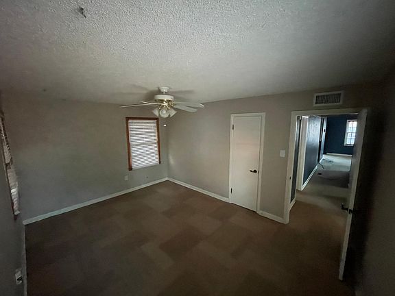 2nd image of 1407 E Crescent Dr