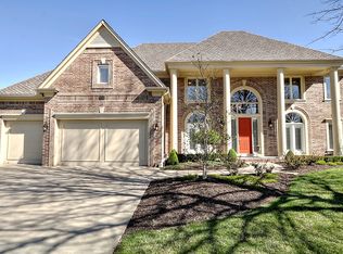 8108 Clearwater Dr, Parkville, MO 64152