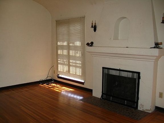3rd image of 2746 Copley Ave
