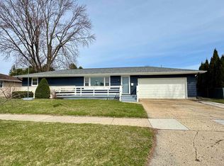 2219 Kenwood Ave, Janesville, WI 53545