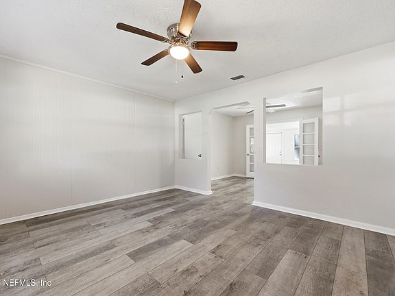 4th image of 2151 MAPLE LEAF Drive E