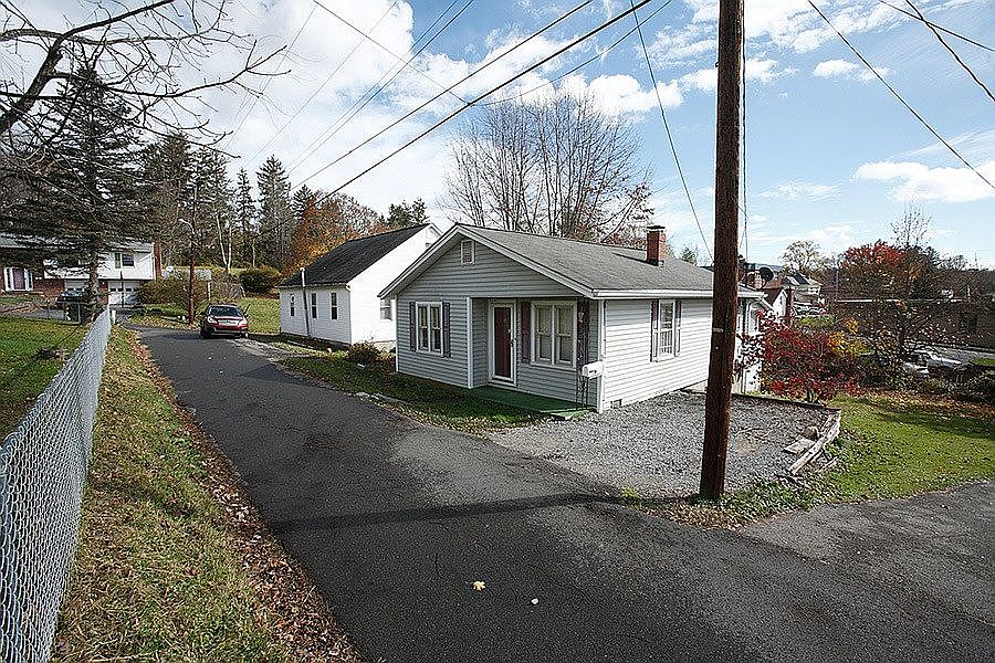 1st image of 108 E Wiseman Ave