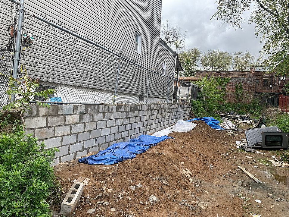 1st image of 207 Essex St