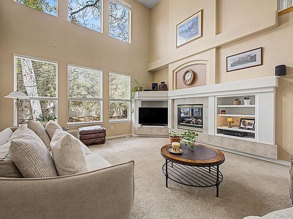 5th image of 1044 Willow Creek Cir