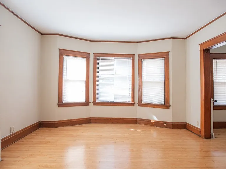 Freshly Renovated 2BR Apartments Near UWM Heat Included — Photo 26