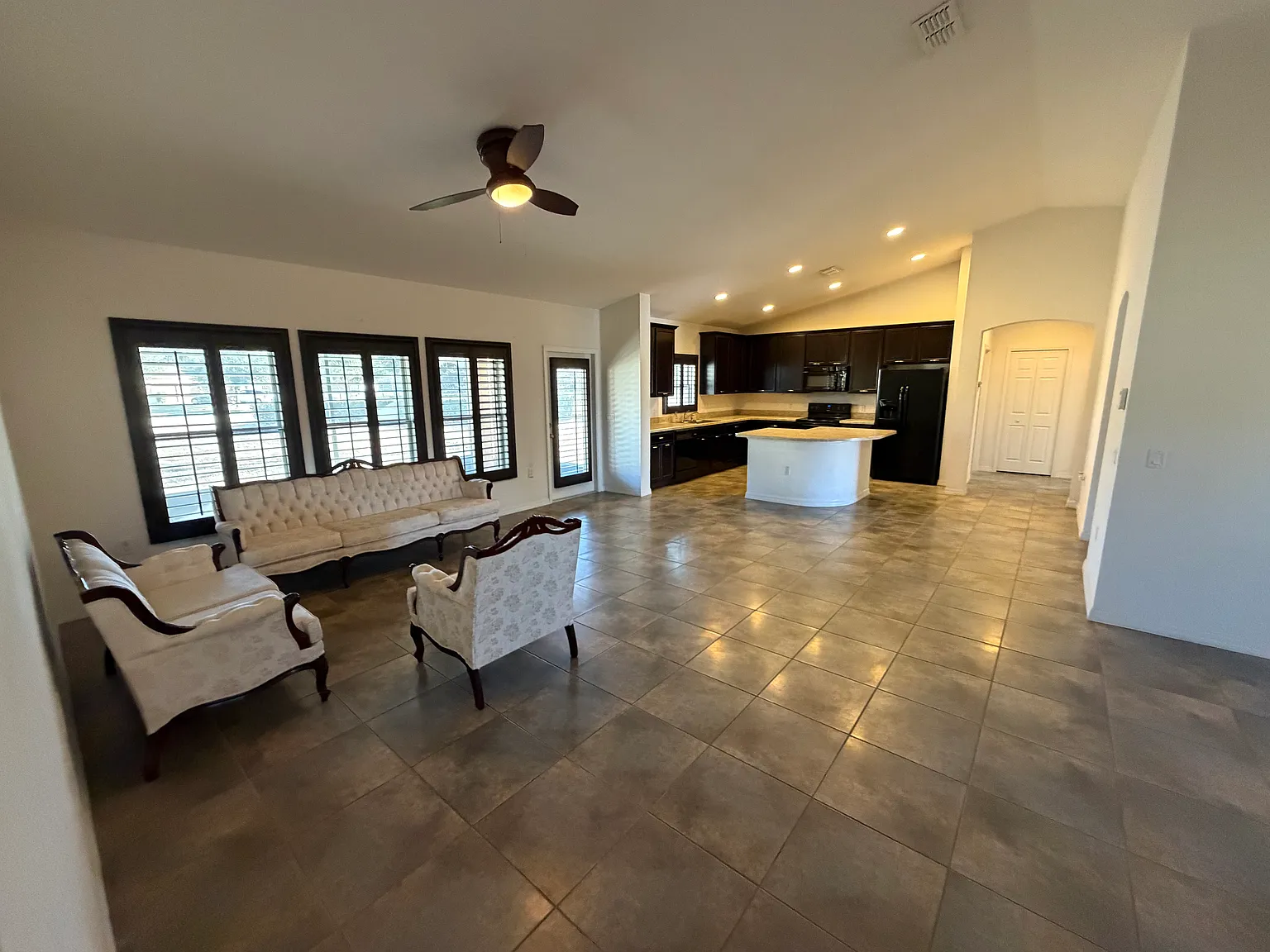 3 bed, 1895 sqft, $2,095 — Photo 4
