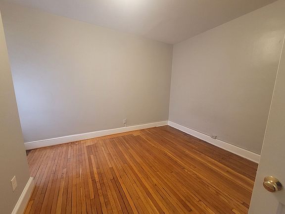 5th image of 3045 Saint Paul St #1