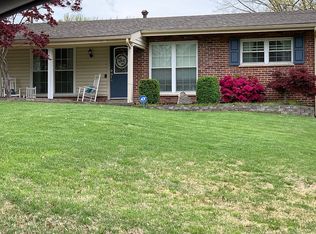 901 Salem Way, Ballwin, MO 63021