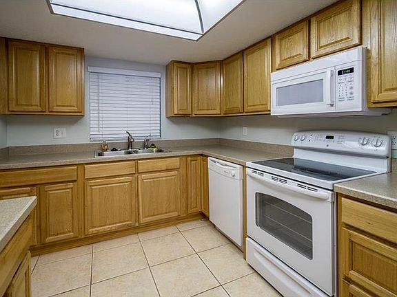 5th image of 3314 Lake Bayshore Dr #P110