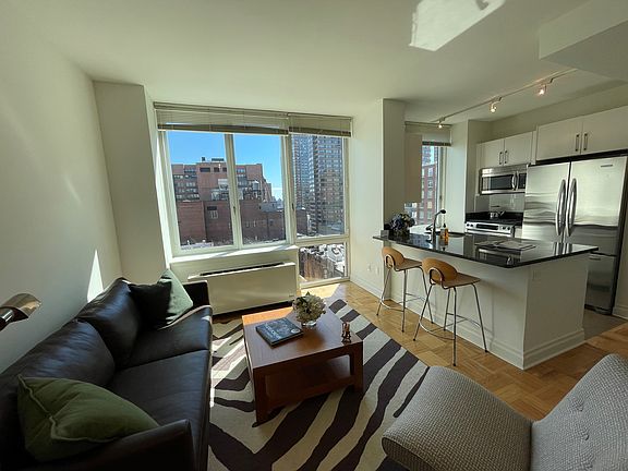 5th image of 1510 Lexington Ave APT 11E